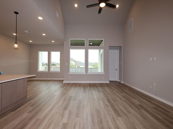 5th image of 205 Marisol Bnd