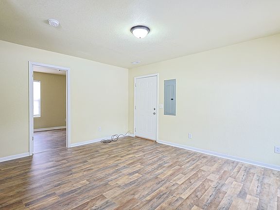 5th image of 2501 Mary St