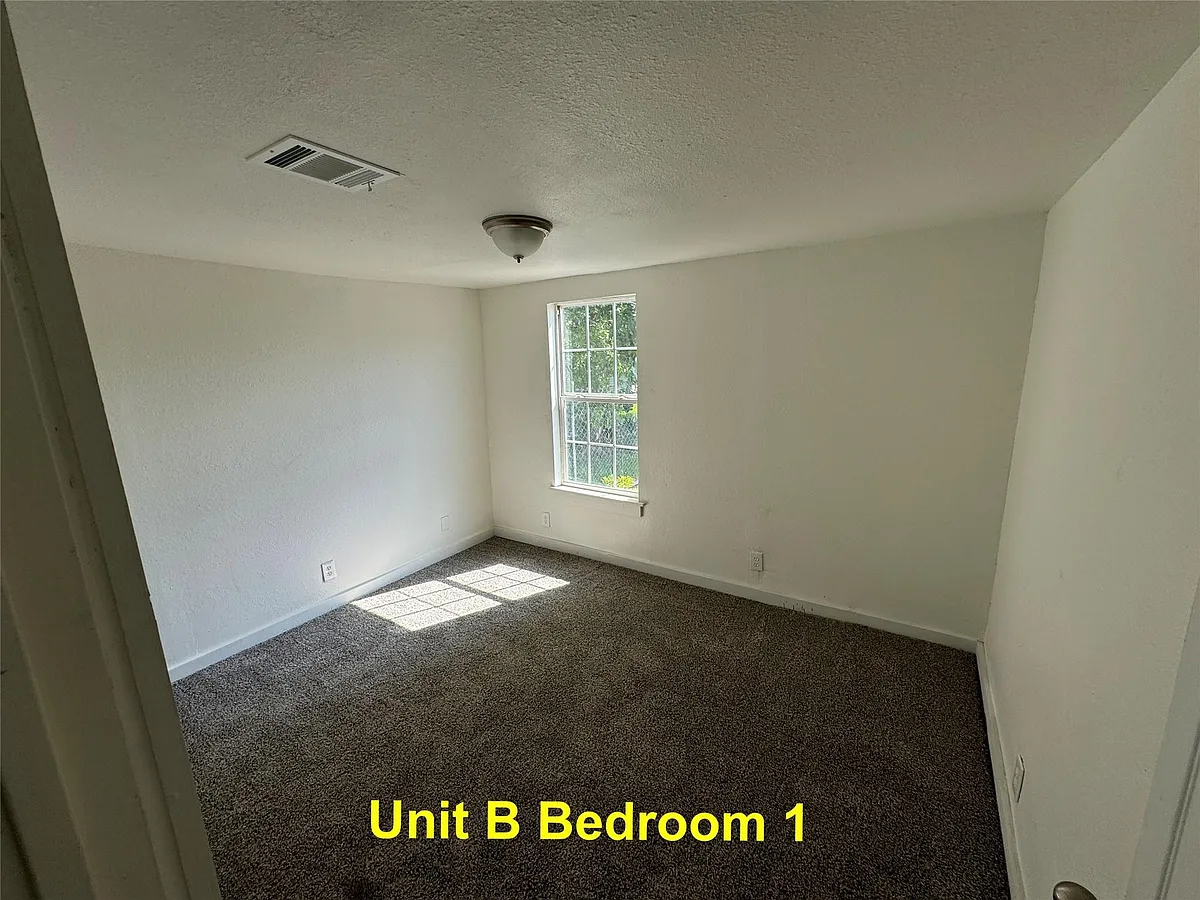 Building Photo - 8214 Livingston St #B