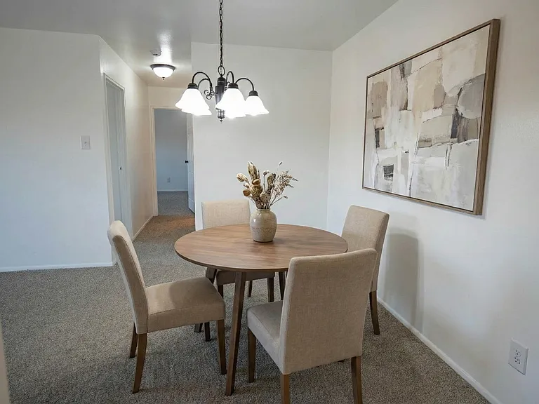 Delaire 31 304 Dining Area Delaire 31 304 Dining Area