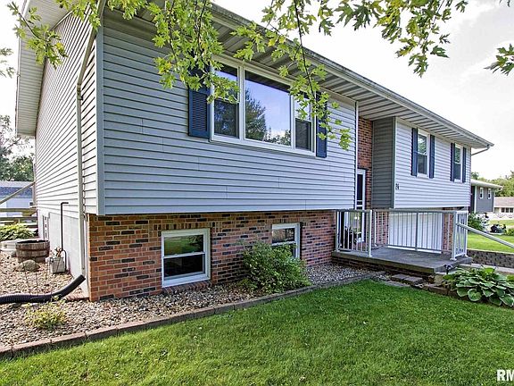 3rd image of 24 Carlton Dr