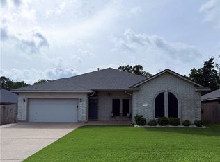 1512 Hunter Creek Dr, College Station, TX 77845