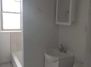 2352 W Touhy Ave APT 3L, Chicago, IL 60645