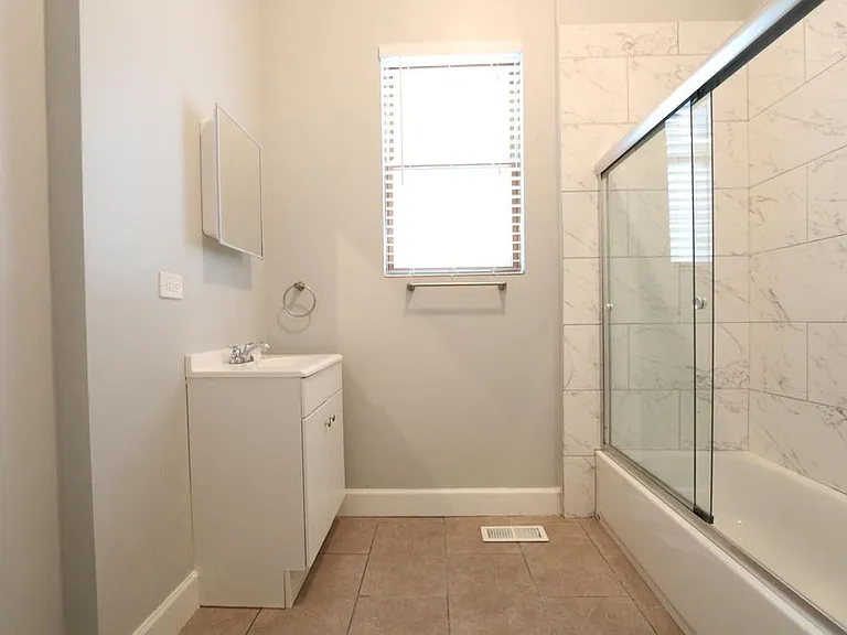 1940 S Carpenter St #1 — Photo 3