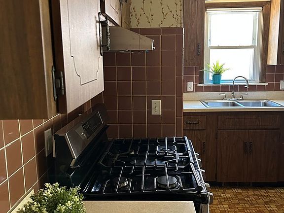 2nd image of 4409 Adrian Rd
