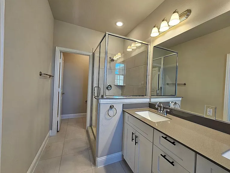 549 Hutchinson Ln — Photo 16