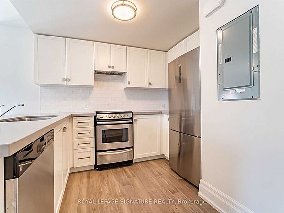 4th image of 760 Lakeshore Rd E Unit 202
