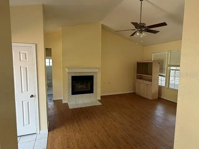 3 bed, 2.0 bath, 1696 sqft, $1,995 — Photo 2