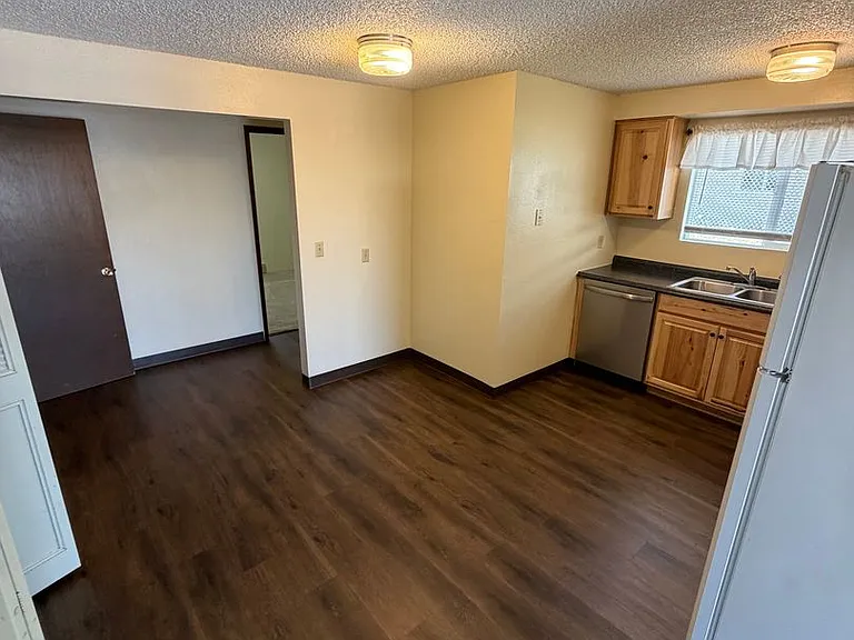 Pinewood Apartments — Photo 18