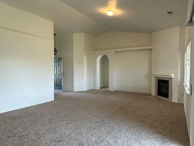 4 bed, 1760 sqft, $2,095 — Photo 4
