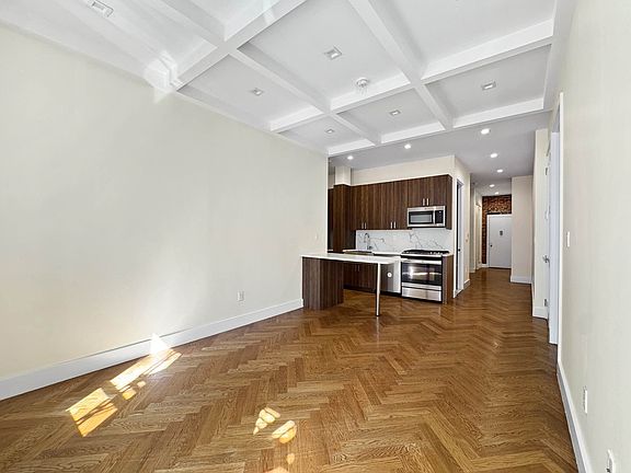 2nd image of 941 Washington Ave #325