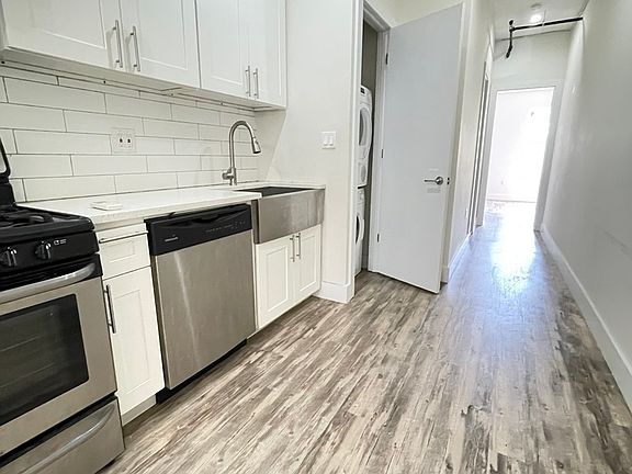 3rd image of 260 Cornelia St APT 3R
