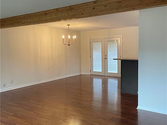 5th image of 2405 Loyola Ln