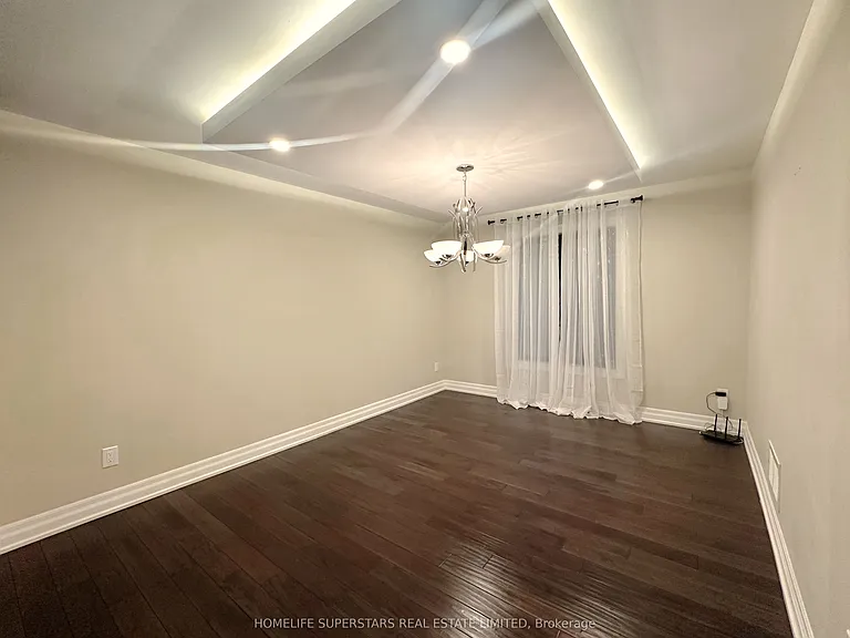 88 River Rock Cres W — Photo 5