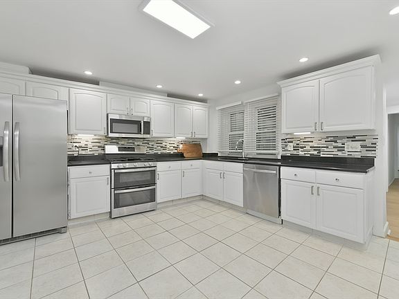 5th image of 144 Salem St