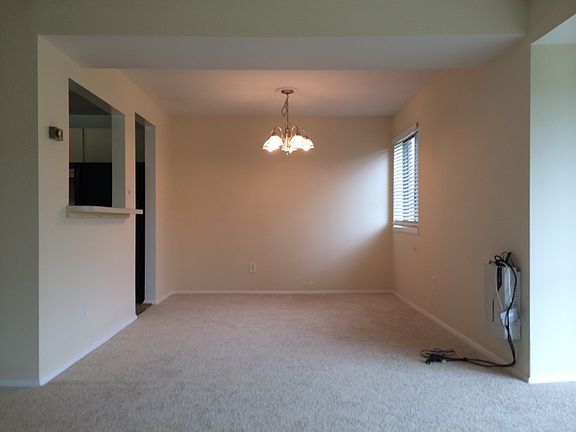 Dining room, with bar to kitchen