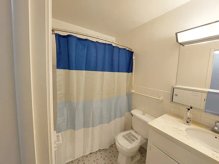 Colonial Terrace — Photo 47