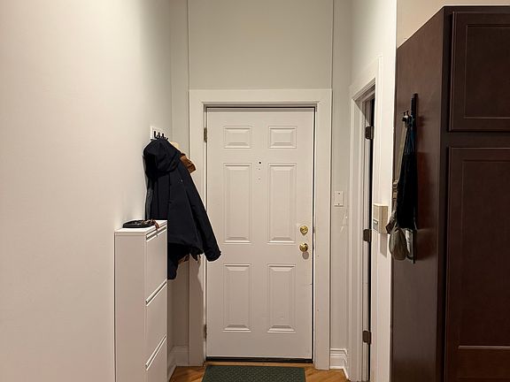 5th image of 1156 W Grand Ave #202