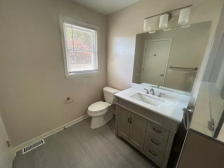 1015 Walters Ln — Photo 25