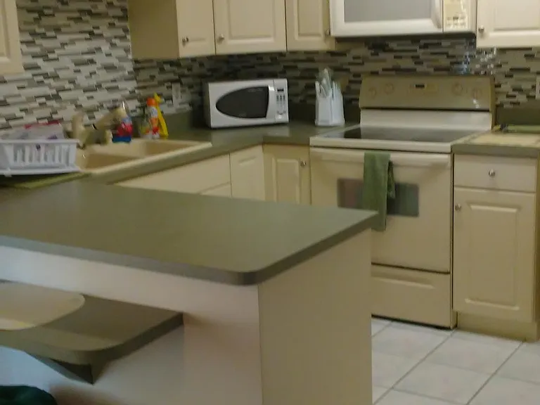 1004 SE 8th St #2 — Photo 3
