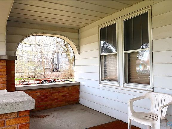 5th image of 20645 Taylor St