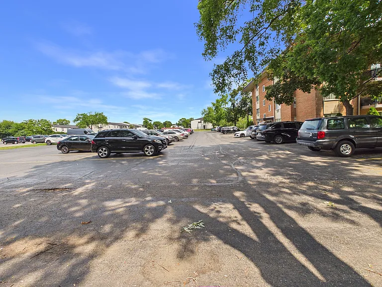 2210 S Goebbert Rd #226 — Photo 39