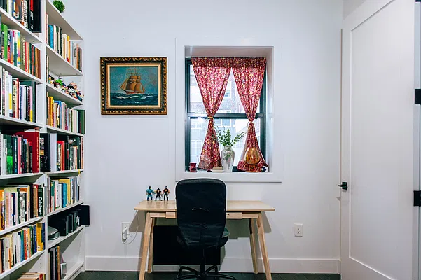 Office, photo 1