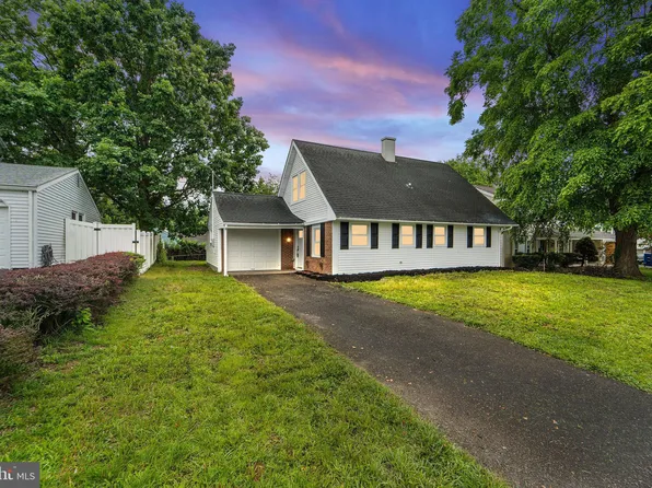 14 Peachfield Ln, Willingboro, NJ 08046