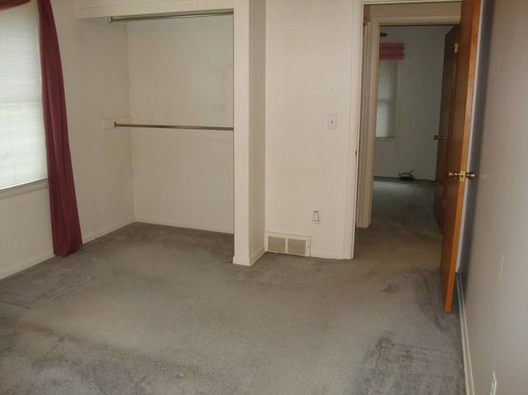 3328 Hammerberg Rd, Flint, MI 48507