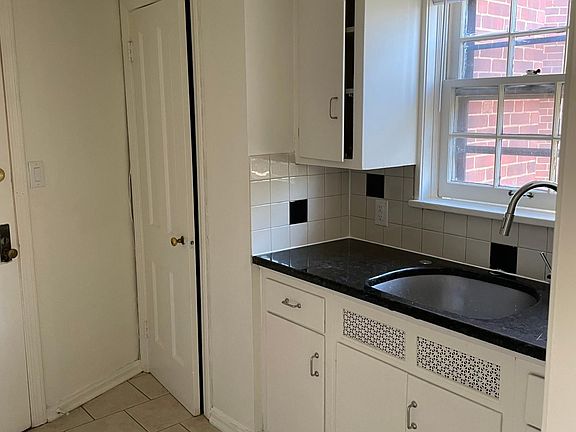 5th image of 16355 Van Aken Blvd #6B