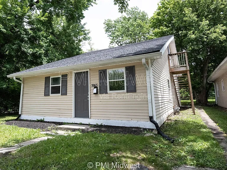 3165 Station St #B — Photo 1
