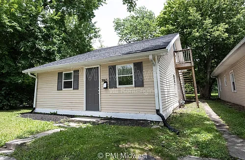 3165 Station St Photo 1