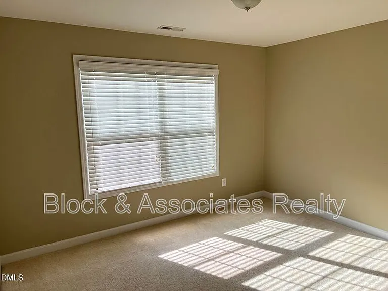 936 Bentbury Way — Photo 12