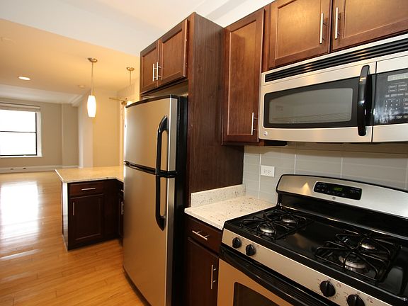 3rd image of 415 W Belmont Ave #804
