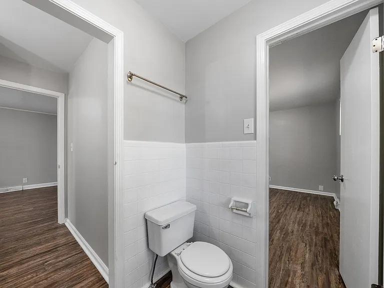 300 Hundred Oaks Dr — Photo 12
