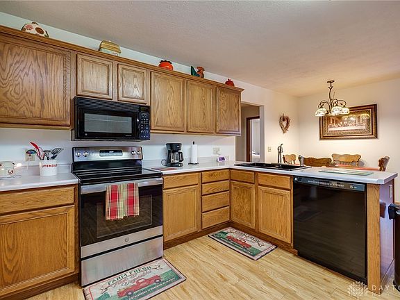 4th image of 215 Christina Way