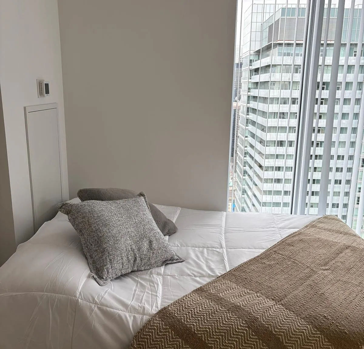 4 bed, $1,200 — Photo 1