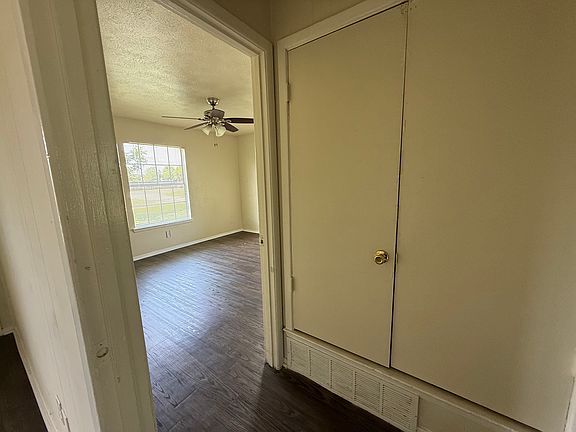 4th image of 3525 Country Club Rd