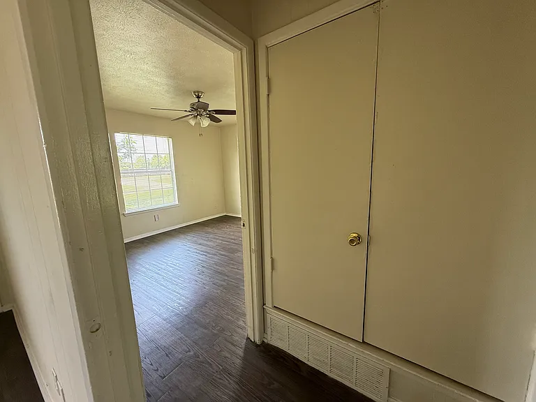3525 Country Club Rd — Photo 4