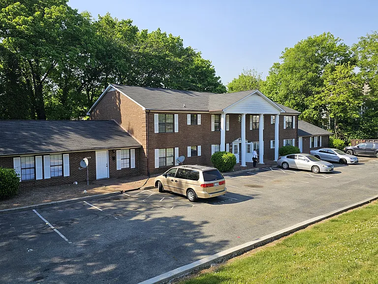 514 E Harden St #I — Photo 1