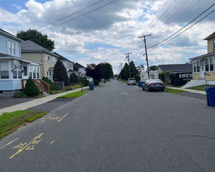 2nd image of 185 Windsor St