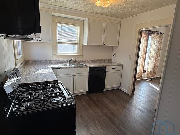5th image of 421 Cottage Ave