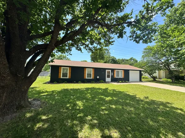 2125 Griffith Ter, Manhattan, KS 66502