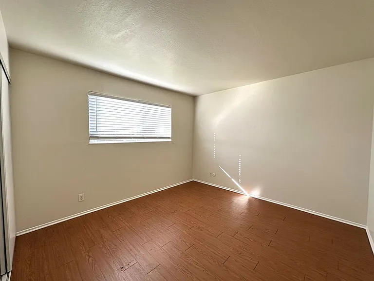 Lincoln Courtyards at 531 Glendora Avenue — Photo 12