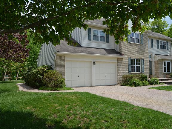 4th image of 75 Connelly Ave