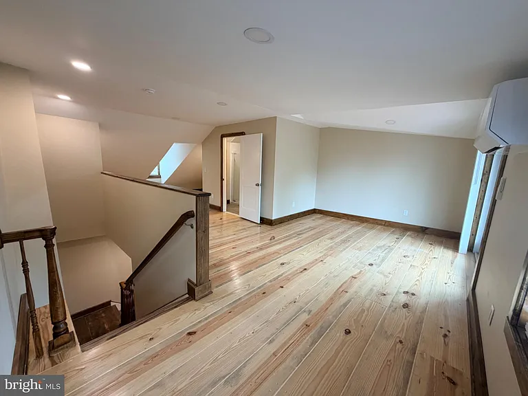 121 E Union St — Photo 40