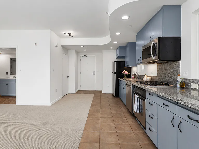 550 15th St #401 — Photo 12