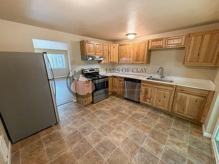 621-646 Plymouth Dr NE — Photo 11
