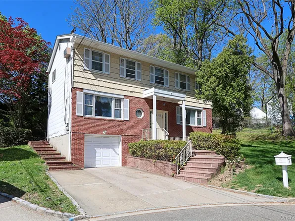 8 Pickwood Lane, Great Neck, NY 11024