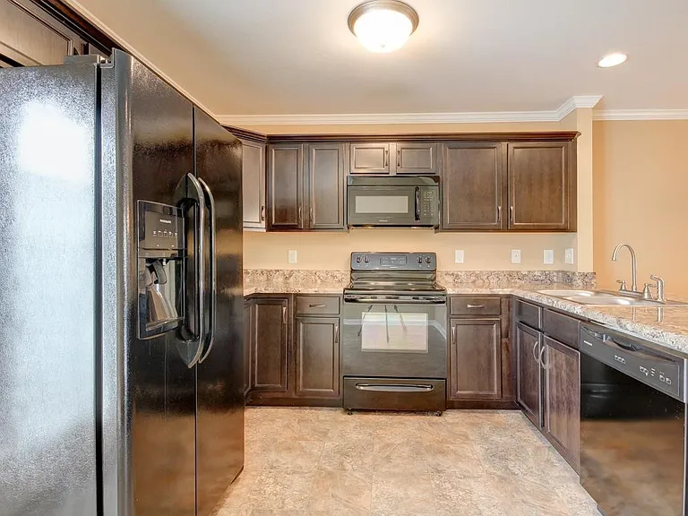 310 Sam Houston Cir — Photo 4